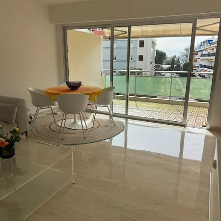 Spacious 2-bedroom Sea View With Parking In Palm Cannes