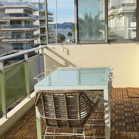 Spacious 2-bedroom Sea View With Parking In Palm *