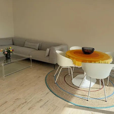 Spacious 2-bedroom Sea View With Parking In Palm Apartment *